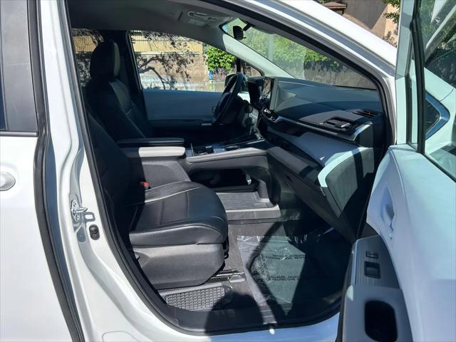 2025 Toyota Sienna LE