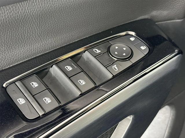 2025 Nissan Pathfinder SL FWD