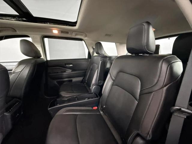 2025 Nissan Pathfinder SL FWD