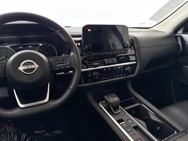2025 Nissan Pathfinder SL FWD
