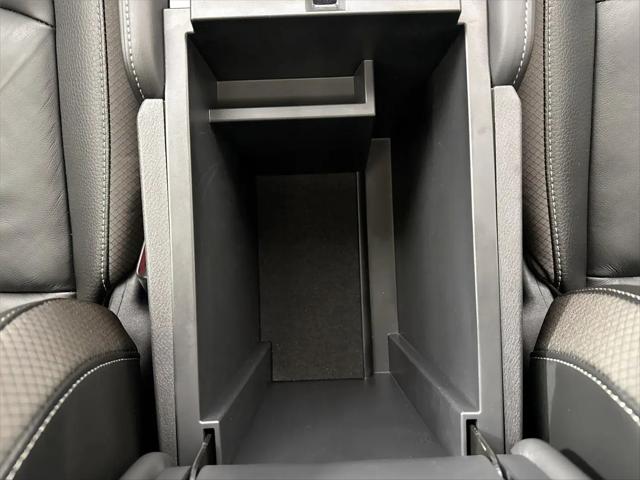 2025 Nissan Pathfinder SL FWD