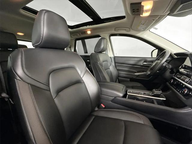 2025 Nissan Pathfinder SL FWD