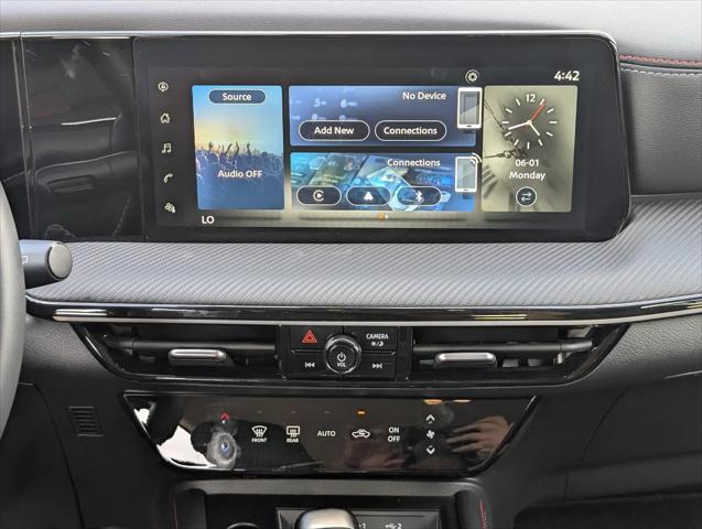 2025 Nissan Kicks SR FWD