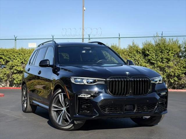 2022 BMW X7 M50i
