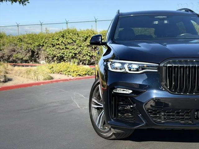2022 BMW X7 M50i