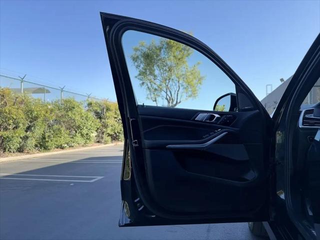 2022 BMW X7 M50i