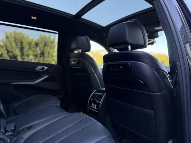 2022 BMW X7 M50i