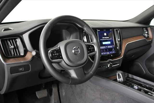 2024 Volvo XC60 B5 Plus Dark Theme