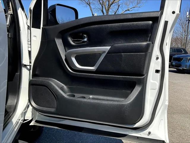 2024 Nissan Titan Crew Cab SV 4x4