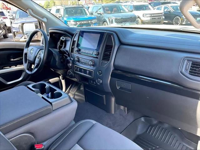2024 Nissan Titan Crew Cab SV 4x4