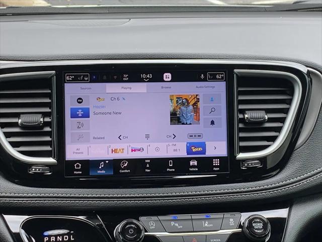 2027 Chrysler Pacifica Select