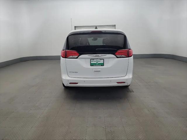 2021 Chrysler Voyager LX