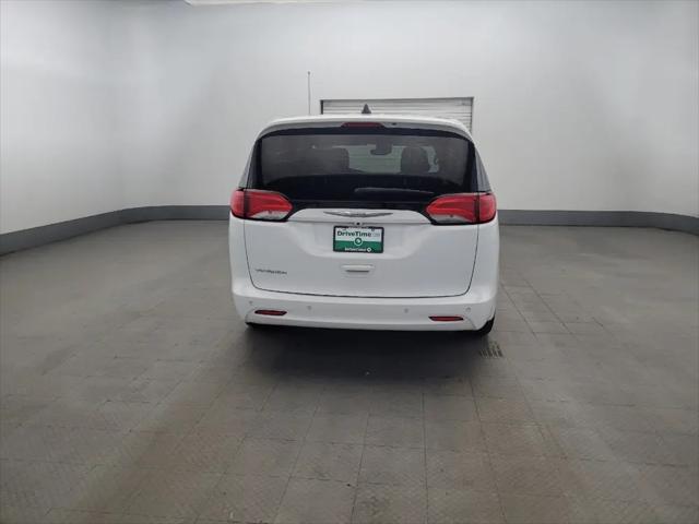 2021 Chrysler Voyager LX