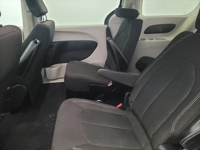 2021 Chrysler Voyager LX