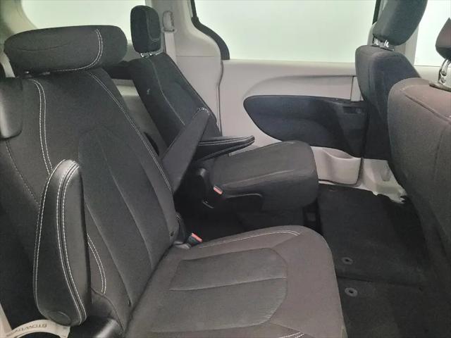 2021 Chrysler Voyager LX