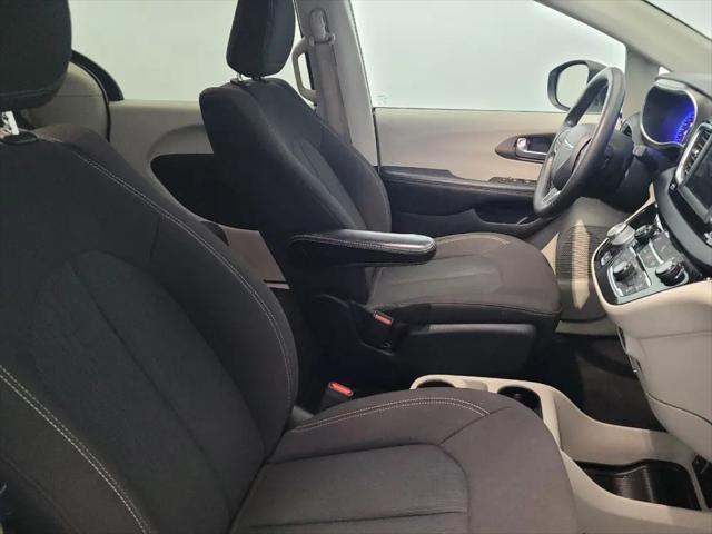 2021 Chrysler Voyager LX