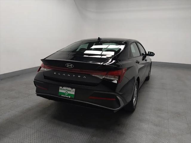 2025 Hyundai Elantra SE
