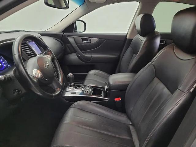 2017 INFINITI QX70 Standard