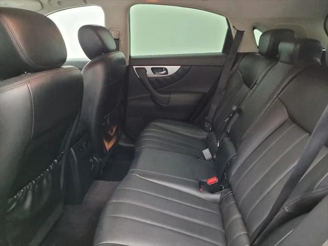 2017 INFINITI QX70 Standard