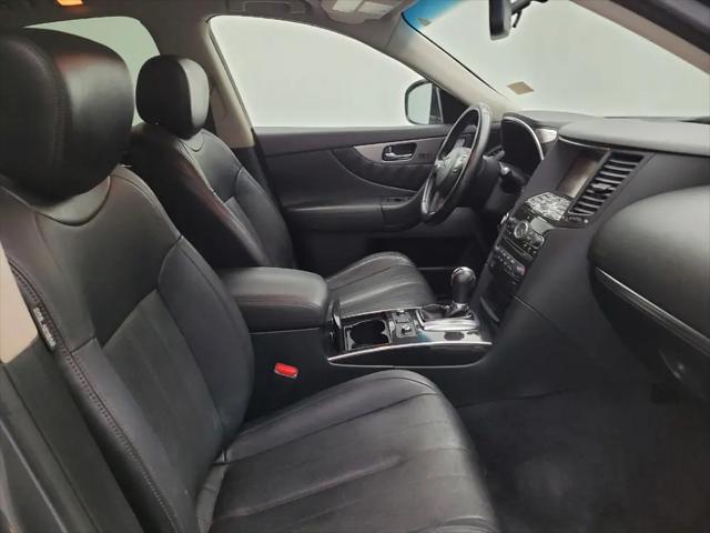 2017 INFINITI QX70 Standard