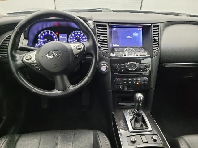 2017 INFINITI QX70 Standard