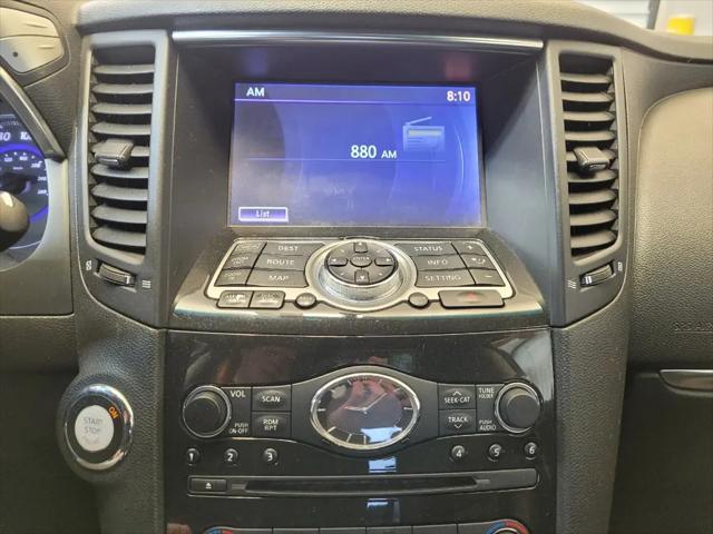 2017 INFINITI QX70 Standard