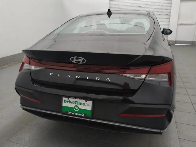 2025 Hyundai Elantra SE
