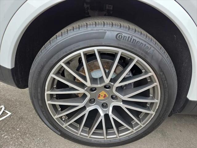 2023 Porsche Cayenne Platinum Edition