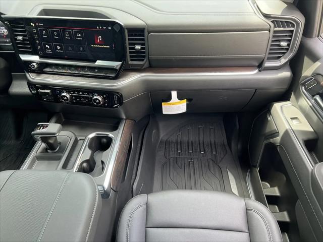 2025 GMC Sierra 1500 4WD Crew Cab Short Box SLT