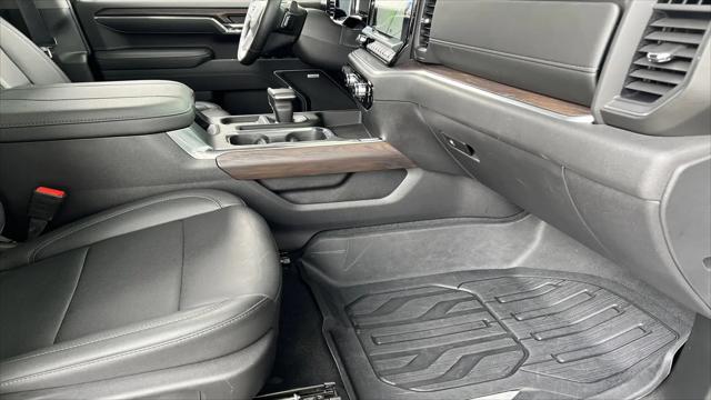 2025 GMC Sierra 1500 4WD Crew Cab Short Box SLT