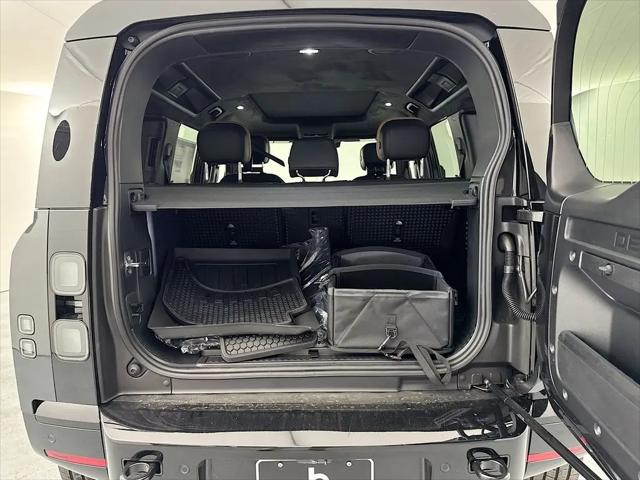 2026 Land Rover Defender P525 V8