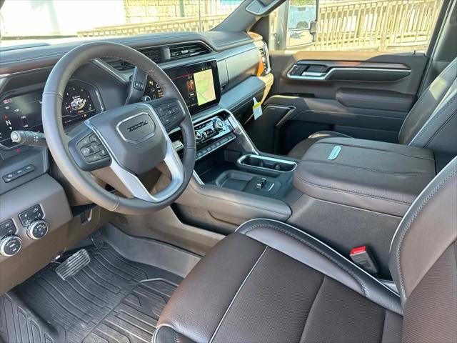 2025 GMC Sierra 2500HD 4WD Crew Cab Standard Bed Denali
