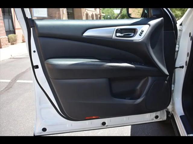 2017 Nissan Pathfinder SL