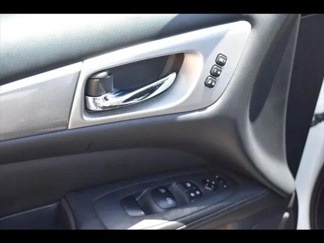 2017 Nissan Pathfinder SL
