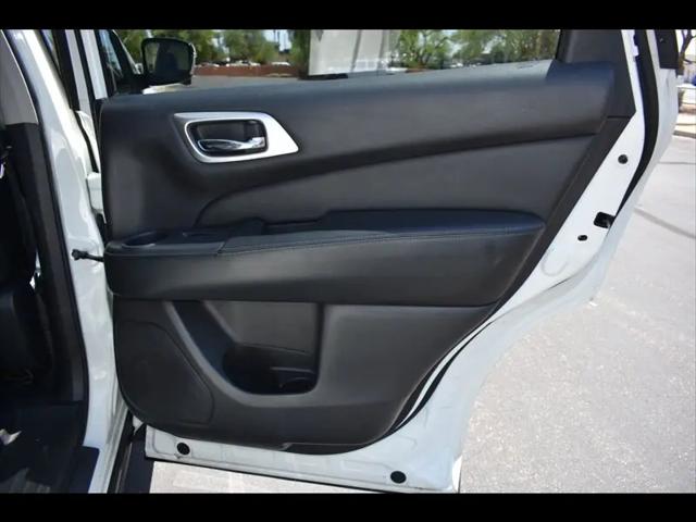 2017 Nissan Pathfinder SL