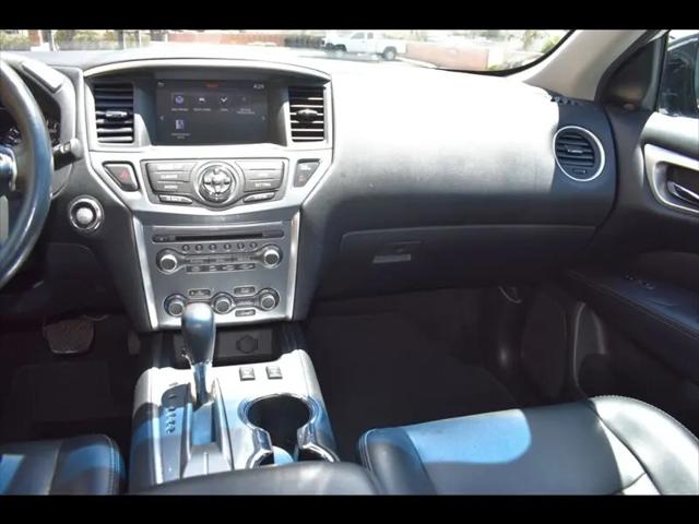 2017 Nissan Pathfinder SL