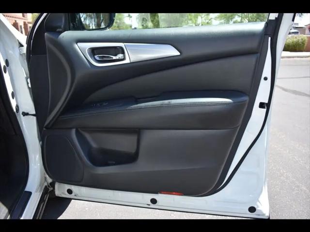 2017 Nissan Pathfinder SL