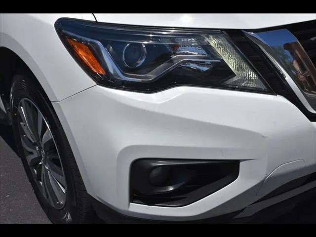 2017 Nissan Pathfinder SL