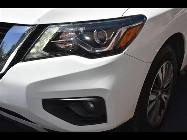 2017 Nissan Pathfinder SL