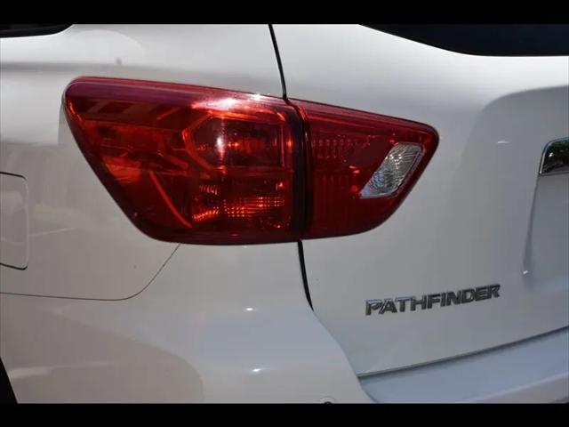 2017 Nissan Pathfinder SL