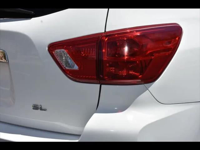2017 Nissan Pathfinder SL