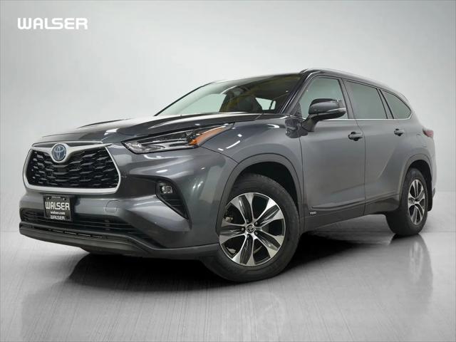 2021 Toyota Highlander Hybrid XLE for sale in Coon Rapids, MN