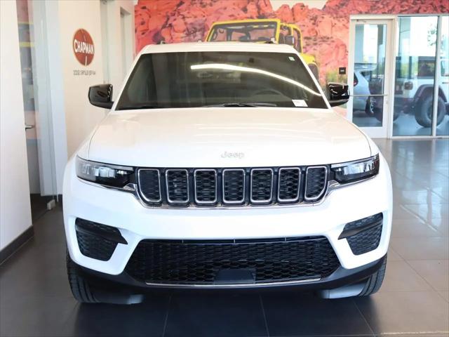 2024 Jeep Grand Cherokee Laredo 4x2
