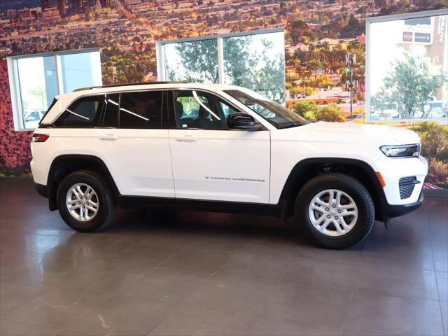 2024 Jeep Grand Cherokee Laredo 4x2