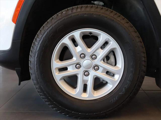 2024 Jeep Grand Cherokee Laredo 4x2