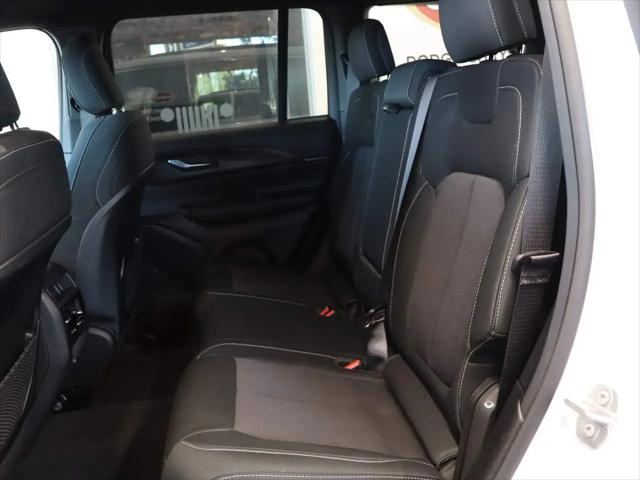 2024 Jeep Grand Cherokee Laredo 4x2