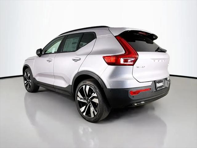 2026 Volvo XC40 Ultra, B5 AWD Gas (mild hybrid), Dark