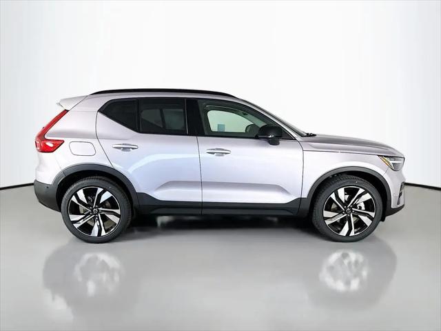 2026 Volvo XC40 Ultra, B5 AWD Gas (mild hybrid), Dark