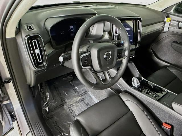 2026 Volvo XC40 Ultra, B5 AWD Gas (mild hybrid), Dark