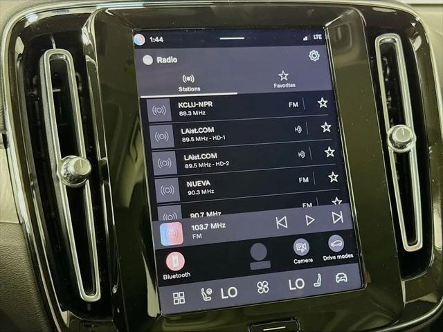 2026 Volvo XC40 Ultra, B5 AWD Gas (mild hybrid), Dark